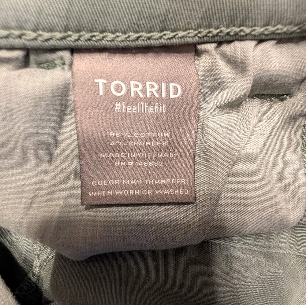 Torrid Cropped Wide Leg Pants. Size 1 - Picture 5 of 5